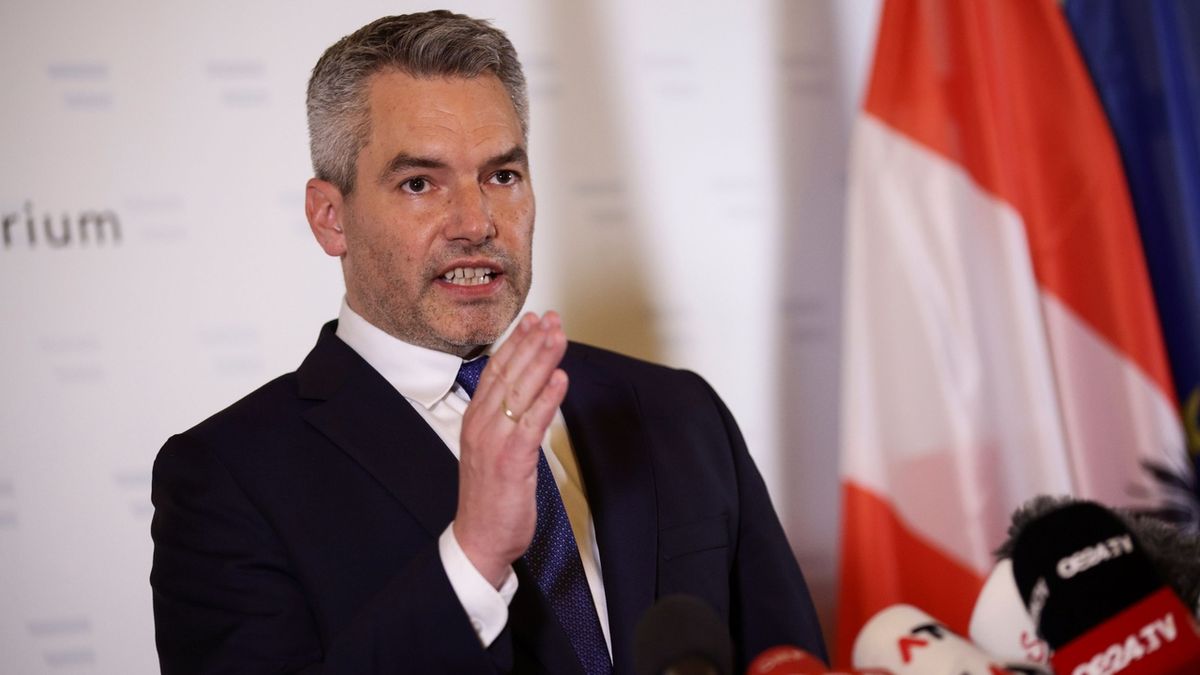 Rakouský kancléř nevyloučil konec povinného očkování proti covidu